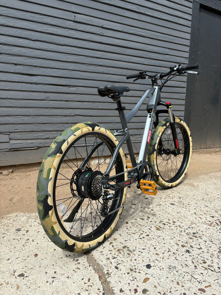Custom Military Camo 750 w Electric Urban eBike Step Over 26x2.1 Urban tire electric bike